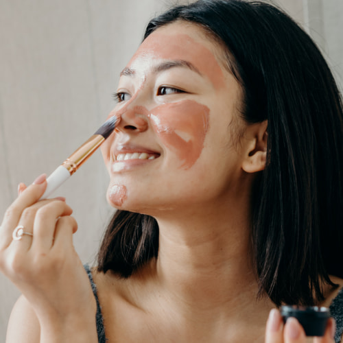 Red clay nourishes and moisturizes your skin